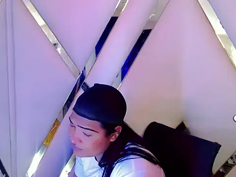 AuroraRoss online show from October 27, 6:05 pm