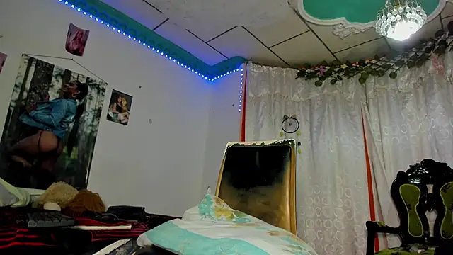 Amberbrown18 online show from May 15, 3:26 am