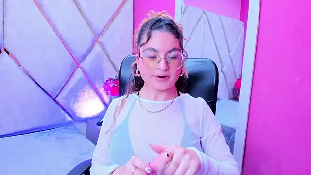 EmiliRouse  online show from November 13, 2:43 am