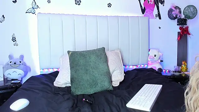 melani ferraraa  online show from February 19, 6:32 am