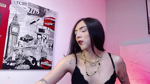 LAURALUXE online show from November 18, 1:00 pm