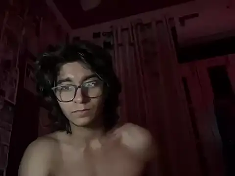 yourfavhoee online show from November 12, 9:03 pm