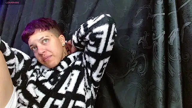 Noah  Williams online show from November 11, 10:06 am