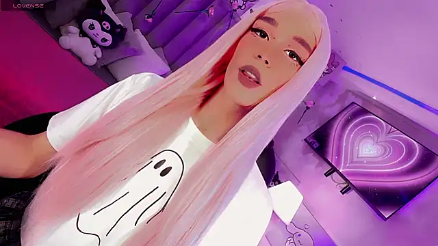 dearAlanaxxx online show from March 5, 9:09 pm