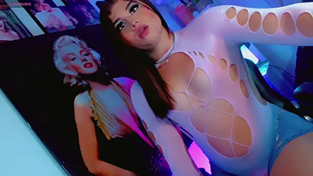 Tiiana Glow10  online show from December 3, 4:17 am