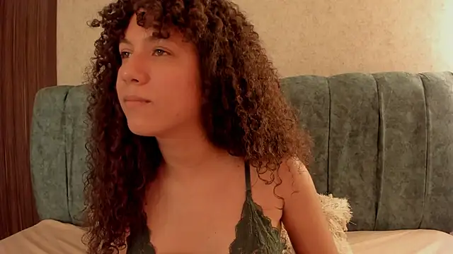 Aleera Walton online show from February 25, 8:13 pm