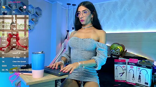 kylliefox  online show from October 14, 1:34 pm