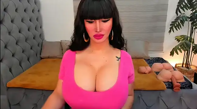 Snapshot of PlayfullMaria chatting on December 17, 2:55 am PlayfullMaria online show from December 17, 2:55 am