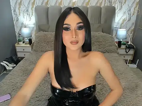 Snapshot of LegendaryNicole chatting on September 14, 10:20 am LegendaryNicole online show from September 14, 10:20 am