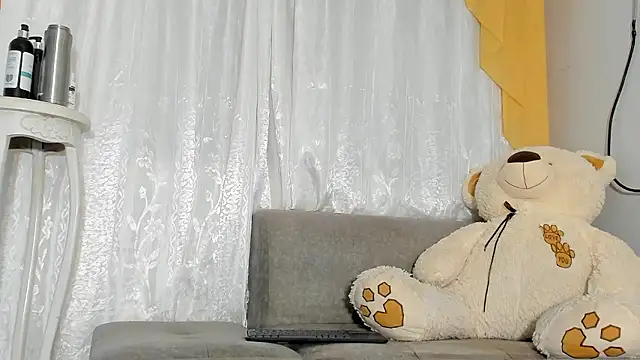 Snapshot of SandraGoldstein chatting on December 5, 2:04 am SandraGoldstein online show from December 5, 2:04 am