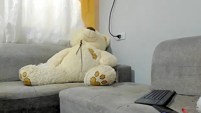 Snapshot of SandraGoldstein chatting on December 15, 8:47 pm SandraGoldstein online show from December 15, 8:47 pm