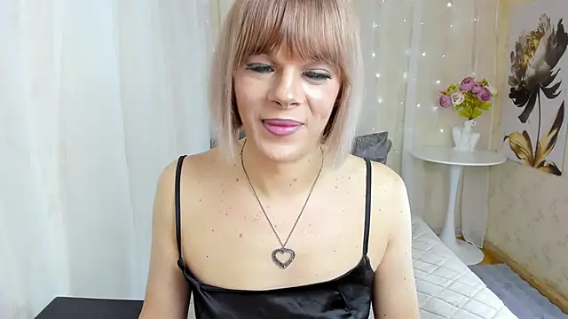 Snapshot of Stesnyashka123 chatting on October 4, 1:12 pm Stesnyashka123 online show from October 4, 1:12 pm