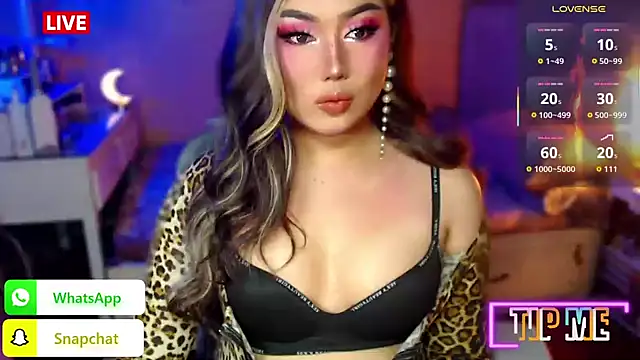 HOTnWILDalice online show from October 17, 2:15 am