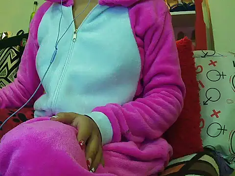 Snapshot of pamelasophia19 chatting on December 27, 1:07 pm pamelasophia19 online show from December 27, 1:07 pm