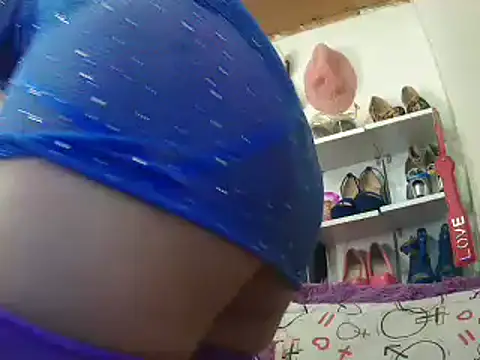 Snapshot of pamelasophia19 chatting on January 4, 8:27 pm pamelasophia19 online show from January 4, 8:27 pm