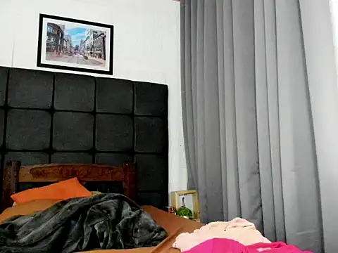 hottycrishina online show from November 14, 5:48 am