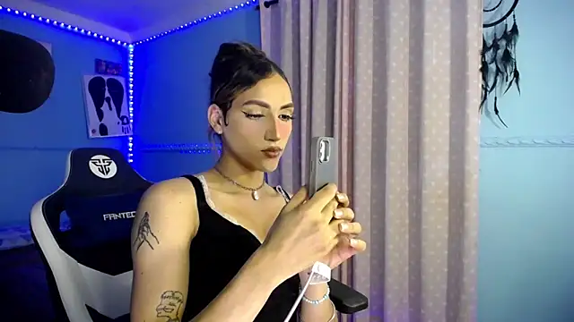 charlottesexxx online show from March 21, 10:25 pm