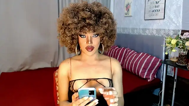 Snapshot of trixxielicious chatting on January 7, 7:28 pm trixxielicious online show from January 7, 7:28 pm