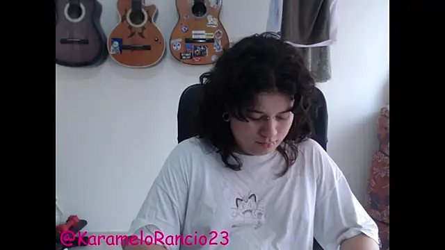 Snapshot of Smoke_trip_Alicia chatting on February 5, 2:05 pm Smoke trip Alicia online show from February 5, 2:05 pm