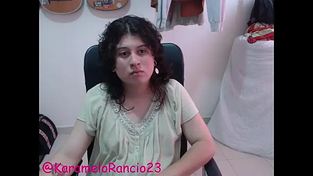 Snapshot of Smoke_trip_Alicia chatting on February 20, 1:08 pm Smoke trip Alicia online show from February 20, 1:08 pm