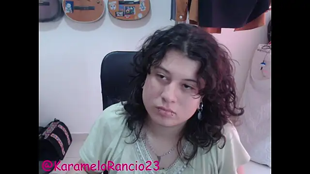 Snapshot of Smoke_trip_Alicia chatting on March 5, 12:51 pm Smoke trip Alicia online show from March 5, 12:51 pm
