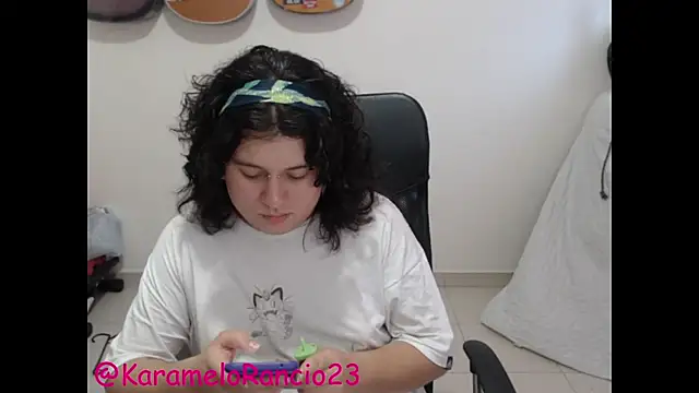 Snapshot of Smoke_trip_Alicia chatting on March 15, 11:04 pm Smoke trip Alicia online show from March 15, 11:04 pm