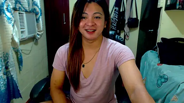 Snapshot of SheCockOnFire_ chatting on February 9, 5:43 pm SheCockOnFire online show from February 9, 5:43 pm