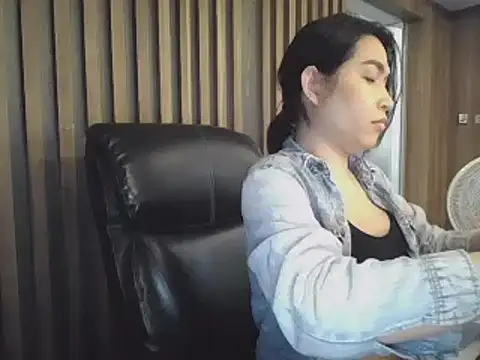 Snapshot of sara_kimoo chatting on March 16, 7:33 pm sara kimoo online show from March 16, 7:33 pm