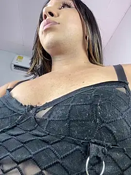 Snapshot of cristal_0381 chatting on March 9, 10:52 pm cristal 0381 online show from March 9, 10:52 pm