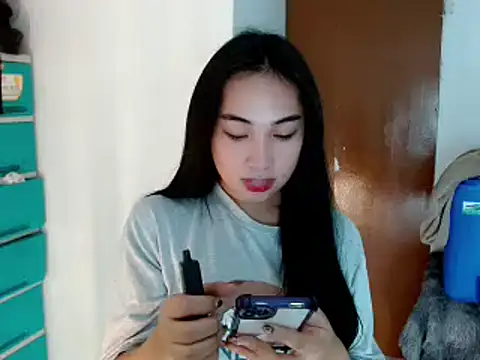 SweetLilly 18 online show from January 8, 2:35 am