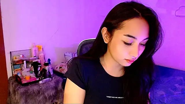 SweetLilly 18 online show from December 18, 4:07 am