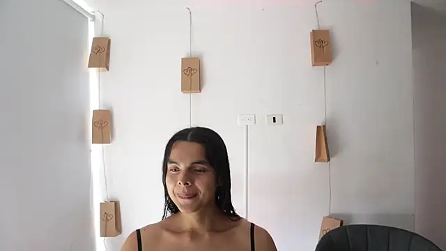 Snapshot of _Vahos_ chatting on February 13, 6:27 pm Vahos online show from February 13, 6:27 pm
