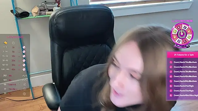 Snapshot of luluvaladon chatting on February 22, 8:53 pm luluvaladon online show from February 22, 8:53 pm