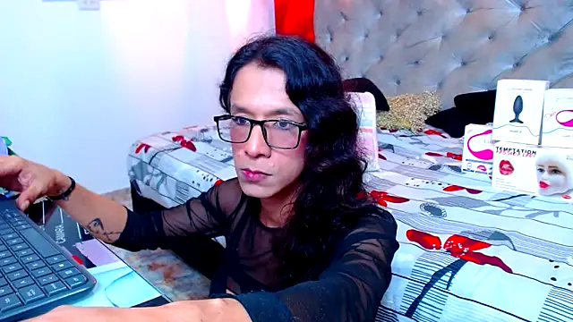 Snapshot of DaslyRoze chatting on March 16, 12:51 am DaslyRoze online show from March 16, 12:51 am