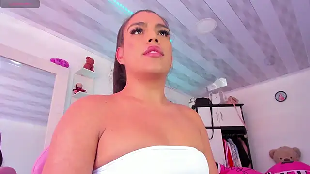 Snapshot of briitany_hot chatting on December 29, 8:37 pm briitany hot online show from December 29, 8:37 pm