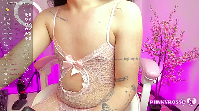 Snapshot of rosseblondee chatting on January 24, 7:19 am rosseblondee online show from January 24, 7:19 am