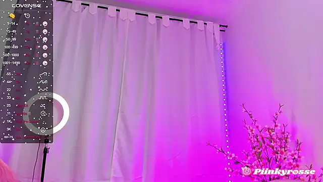 Snapshot of rosseblondee chatting on February 7, 9:26 pm rosseblondee online show from February 7, 9:26 pm