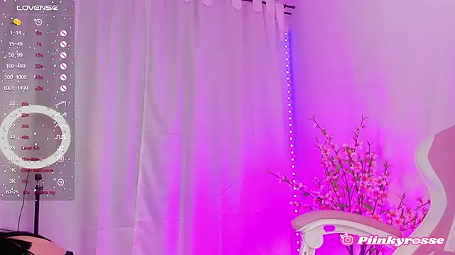 Snapshot of rosseblondee chatting on February 10, 9:36 pm rosseblondee online show from February 10, 9:36 pm