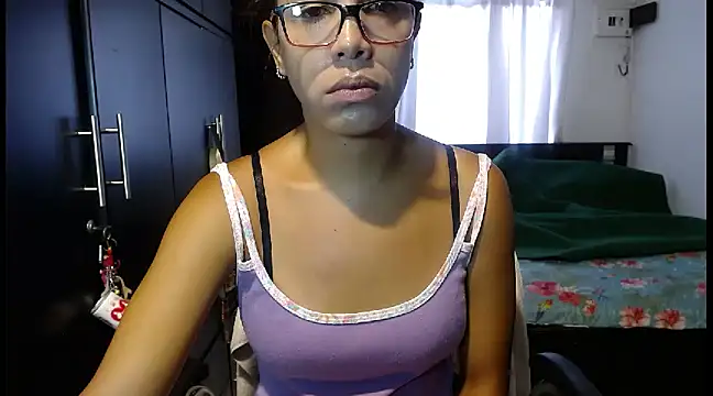 Snapshot of sensual_nataliee chatting on December 29, 4:40 pm sensual nataliee online show from December 29, 4:40 pm