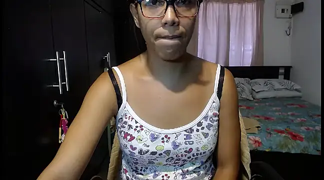 Snapshot of sensual_nataliee chatting on February 6, 7:40 pm sensual nataliee online show from February 6, 7:40 pm