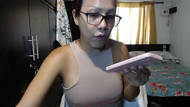 Snapshot of sensual_nataliee chatting on February 17, 4:04 pm sensual nataliee online show from February 17, 4:04 pm