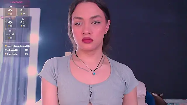 valen thompson online show from December 15, 10:04 pm