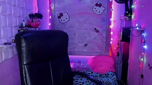 Snapshot of tsviolett chatting on January 3, 6:14 pm tsviolett online show from January 3, 6:14 pm