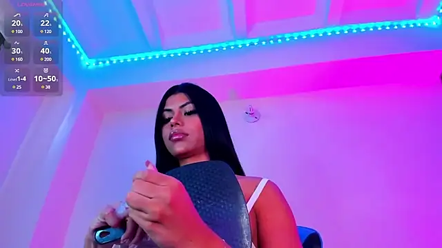 Snapshot of divinesalome chatting on February 5, 8:57 pm divinesalome online show from February 5, 8:57 pm