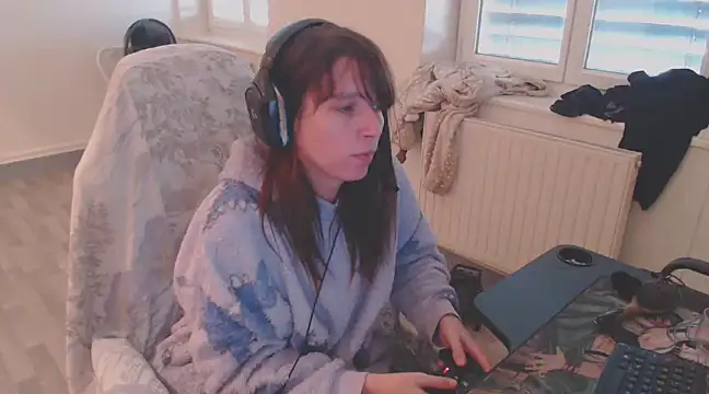 Snapshot of missthon0 chatting on December 16, 11:44 am missthon0 online show from December 16, 11:44 am