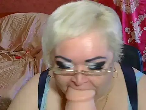 Snapshot of Iren4555 chatting on February 14, 5:30 am Iren4555 online show from February 14, 5:30 am