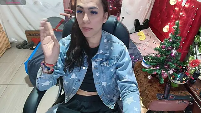 Snapshot of arianablue69 chatting on December 20, 4:20 am arianablue69 online show from December 20, 4:20 am