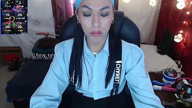 Snapshot of arianablue69 chatting on December 27, 2:25 am arianablue69 online show from December 27, 2:25 am