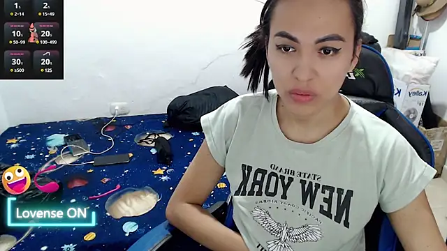 Snapshot of arianablue69 chatting on March 2, 2:36 pm arianablue69 online show from March 2, 2:36 pm