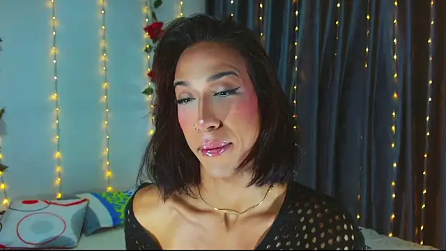 Snapshot of Kenisha_Sweet chatting on January 18, 12:27 pm Kenisha Sweet online show from January 18, 12:27 pm